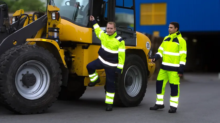 vêtement de travail_vetement fluo_visibilité_elis_werkkledij_fluo_fluo werkkledij_chantier_bouwplaat