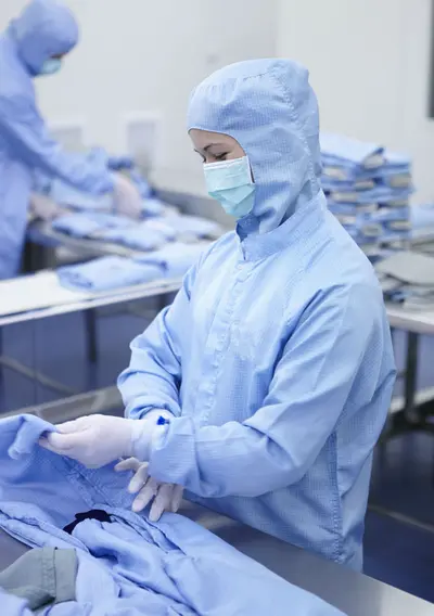 vêtements de travail bruxelles, werkkledij, cleanroom, salles blanches, elis, zorgkleding, beroepskledij, werk, medische kleding, vetement medical, vetement, kleding 